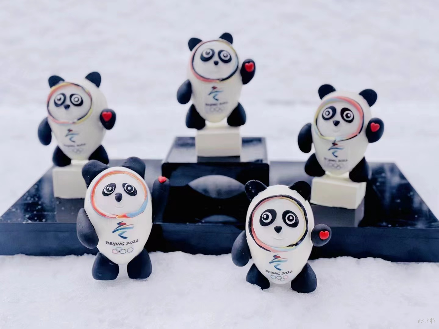 Python10秒实现冰墩墩